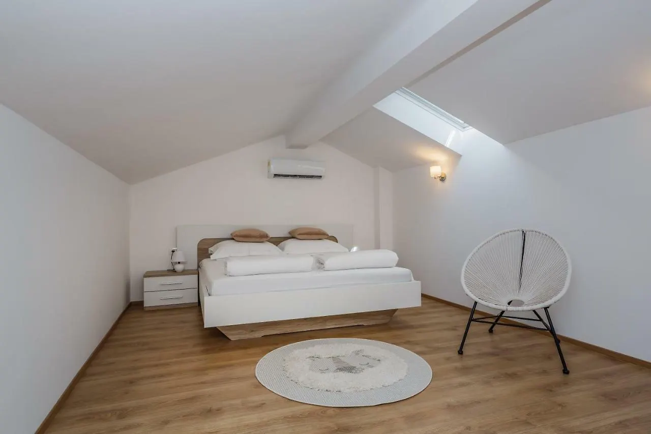 Apartment Villa Milena-With A Pool Trogir